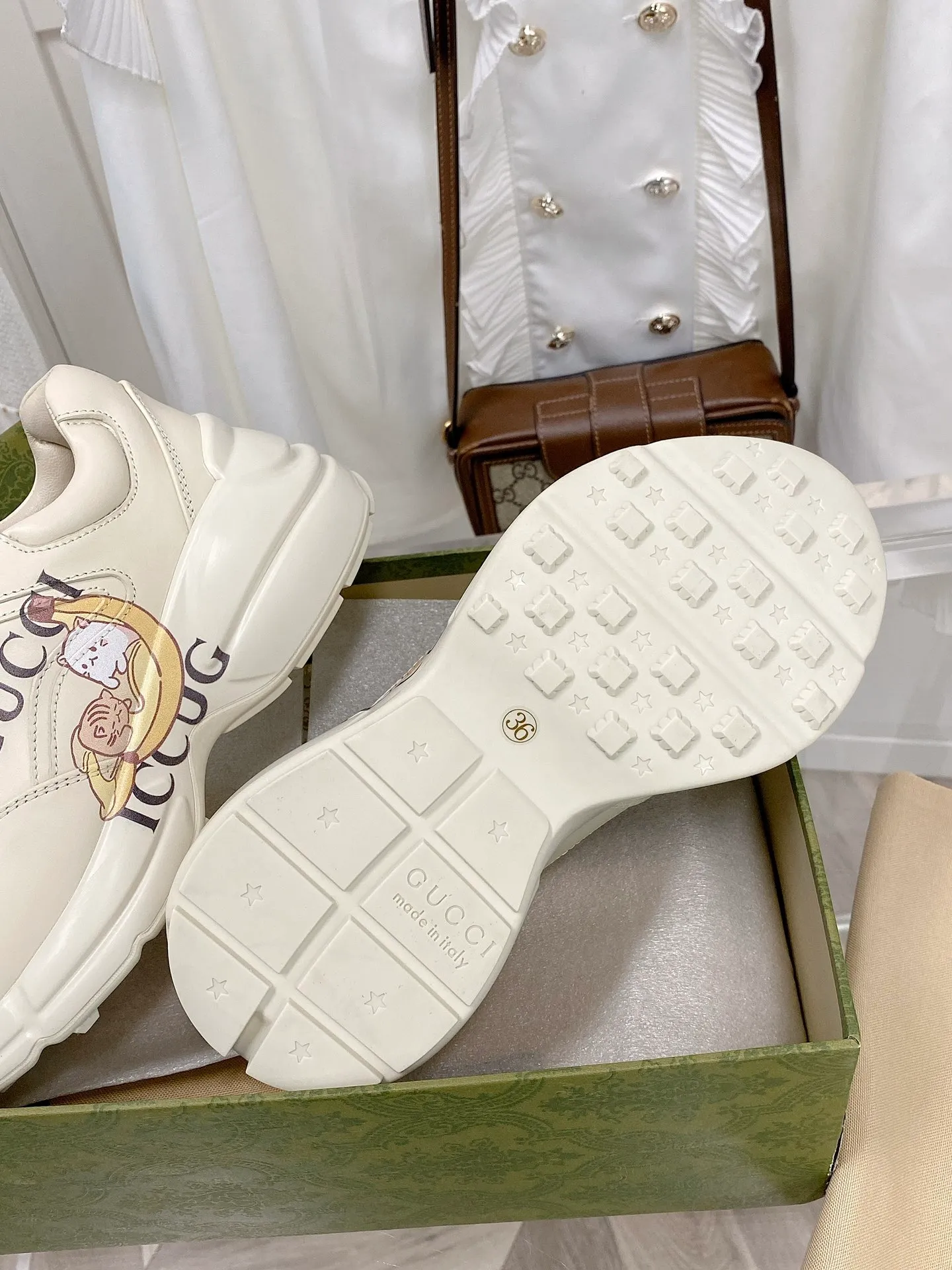 👟👟Ex-factory price 480👟👟 Women's Shoes Factory Upgraded Version 2022 Gucci Gucci top version couple's dad shoes series is new! 🖤 ⚠GG couple’s dad shoes have been popular in recent years; new colors are updated constantly; Gucci has updated new colors in 2022, and our home and counters have new ones at the same time. This classic dad shoe has celebrities and Internet celebrities Anchors and others are sure to plant grass and call ❤ Classic fashion style, distressed leather surface, 5D drawing printing; mixed surface splicing colors, etc... Original customization (off-white eco-friendly cowhide, first layer of cowhide inside), original outsole... Shiny colorful drawings embellish the sides of the shoe body, old color rubbing, package production technology, 1:1 creation / only to make the best shoes. Size: Women’s 35-45